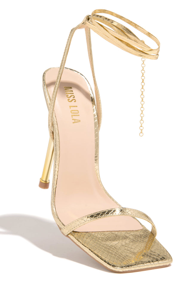 Load image into Gallery viewer, Gold Tone heels 
