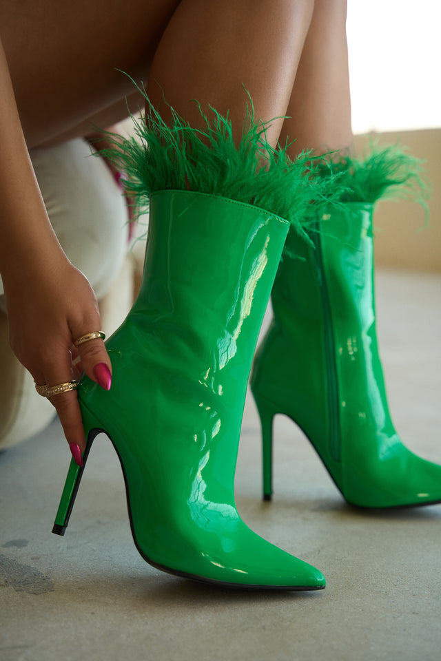 Load image into Gallery viewer, Model Wearing Green Boots 
