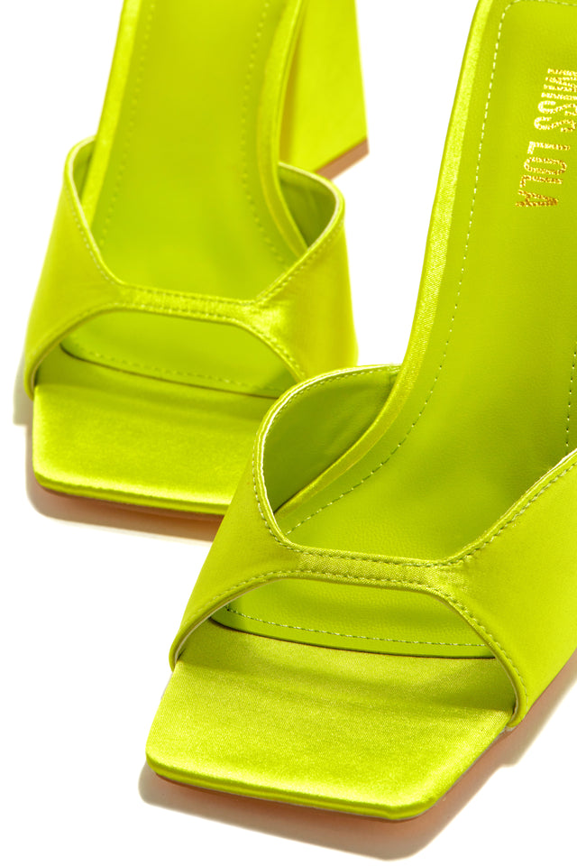 Load image into Gallery viewer, perfect lime shoe with comfortable chunky heel perfect for your vacation getaway
