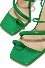 Load image into Gallery viewer, Dreamy Romance - Green
