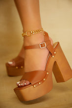 Load image into Gallery viewer, Shoe Model Wearing Tan Platform High Heels
