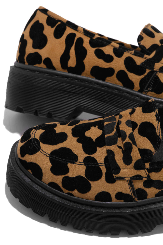 Load image into Gallery viewer, Leopard Flats
