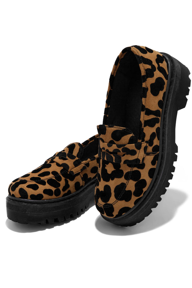 Load image into Gallery viewer, Leopard Platform Flats
