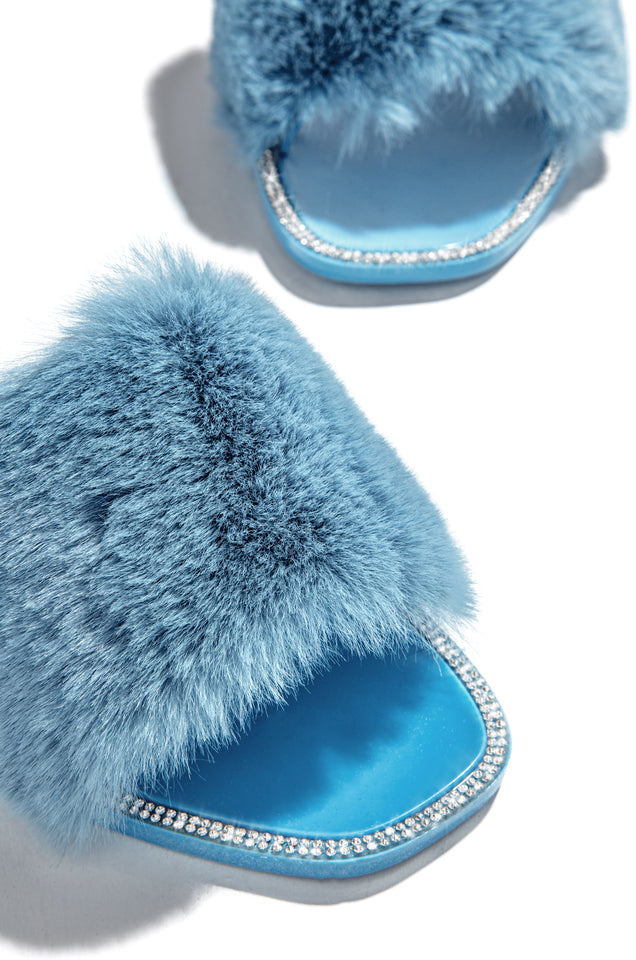 Load image into Gallery viewer, Chilly Mornings - Blue
