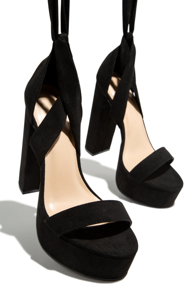 Load image into Gallery viewer, black slip on chunky heel 
