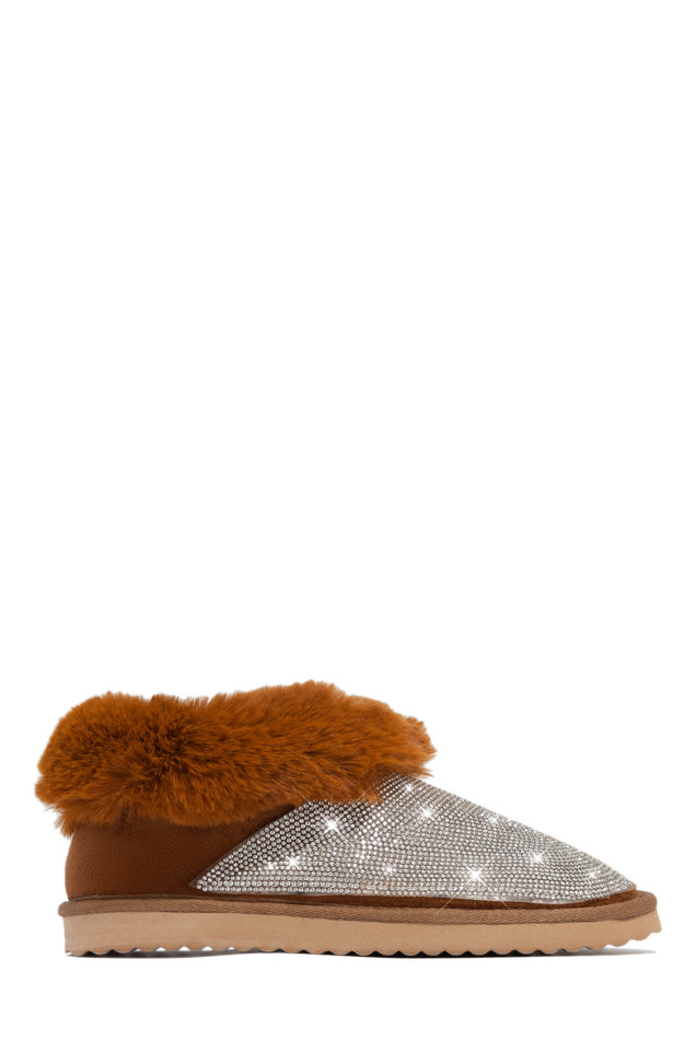 Load image into Gallery viewer, tan faux fur slippers 
