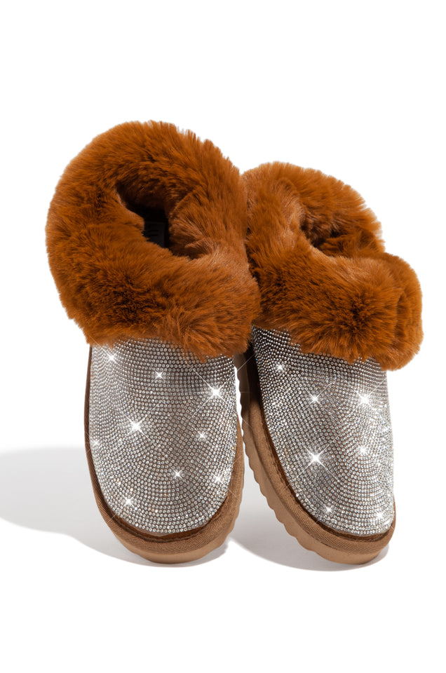 Load image into Gallery viewer, tan embellished faux fur slippers 
