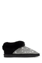 Load image into Gallery viewer, black slip on slippers 

