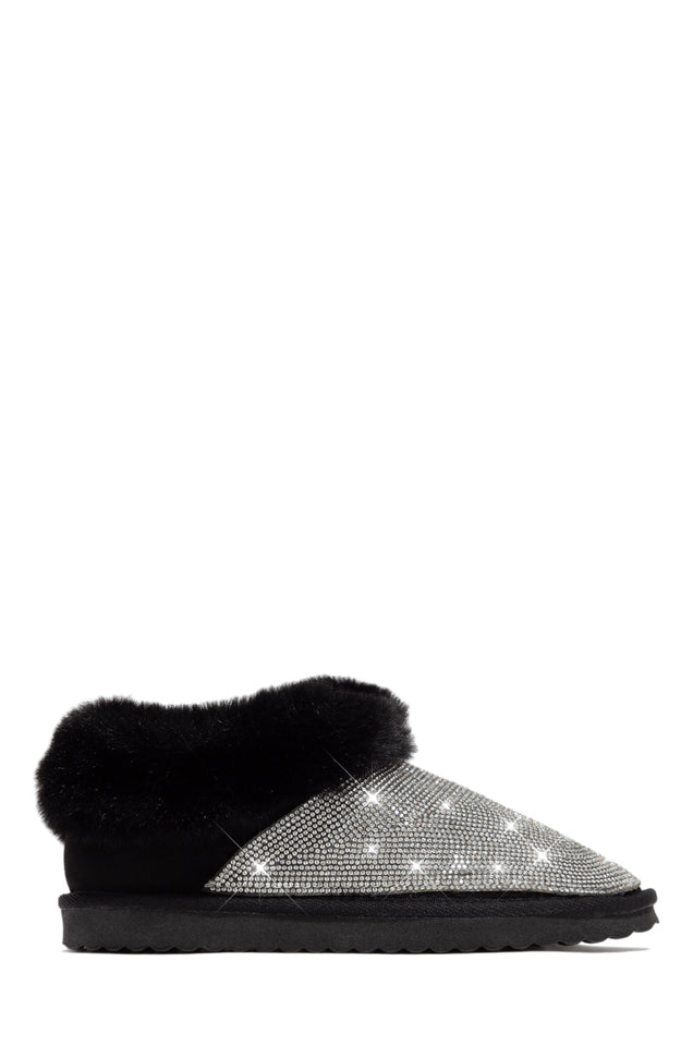 Load image into Gallery viewer, black slip on slippers 
