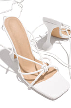 Load image into Gallery viewer, white knotted strap heel 
