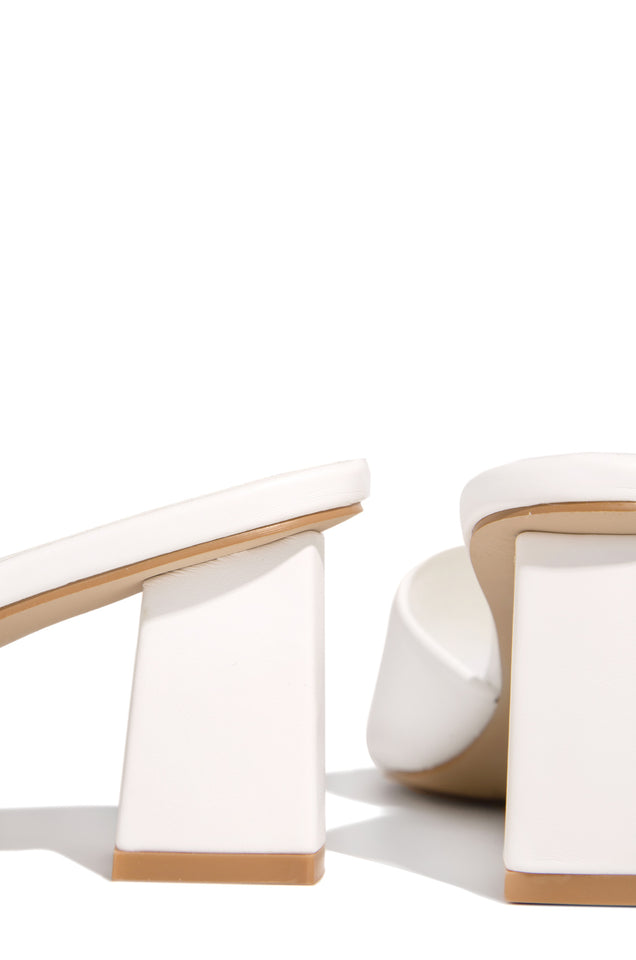 Load image into Gallery viewer, Valentine Block Heel Mules - White
