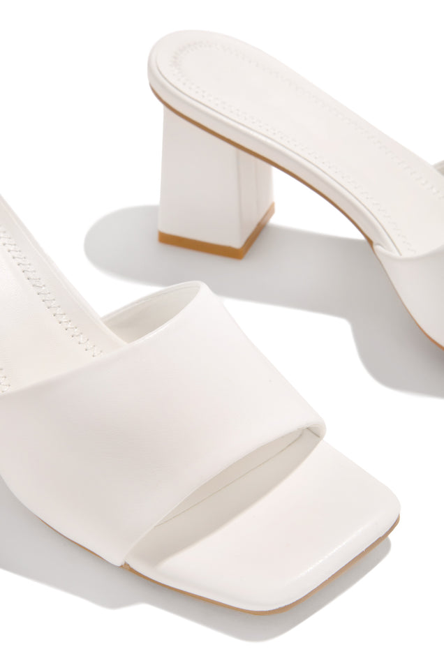 Load image into Gallery viewer, Valentine Block Heel Mules - White

