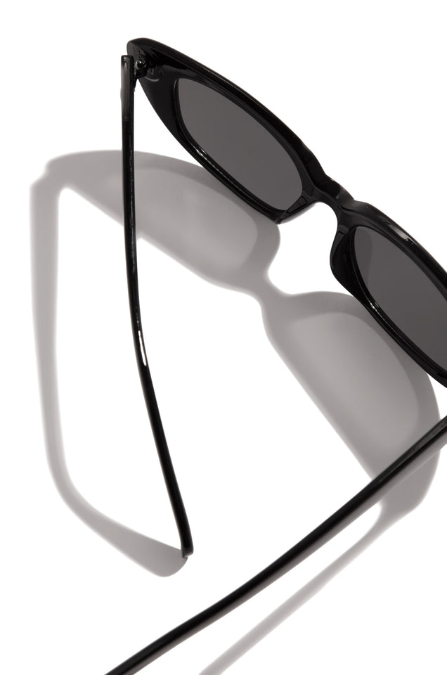 Load image into Gallery viewer, Chill Views Cat Eye Sunglasses - Black
