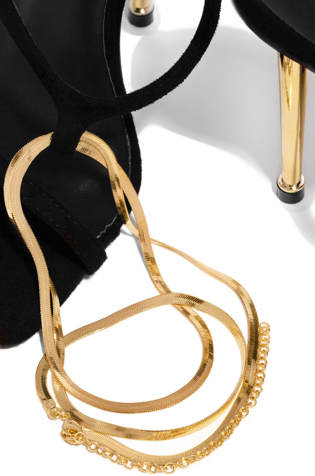 Load image into Gallery viewer, Black Heels With Gold Tone Chain 
