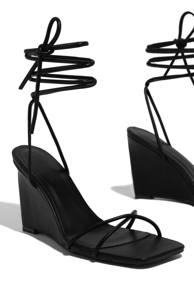 Load image into Gallery viewer, Black Wedge Heels

