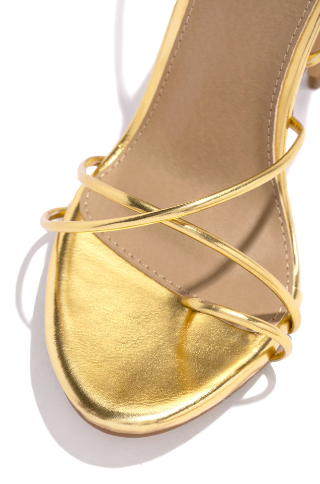 Load image into Gallery viewer, Gold Tone Toe Loop Heel 
