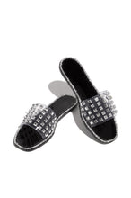 Load image into Gallery viewer, Luxe Chillin - Black
