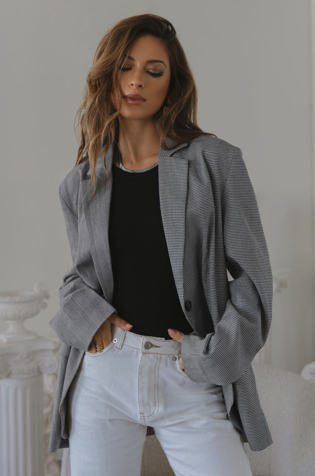 Load image into Gallery viewer, Black and White Chic Oversized Blazer
