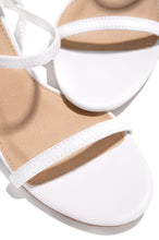 Load image into Gallery viewer, All Gossip Block Mid Heels - White
