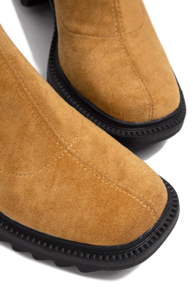 Load image into Gallery viewer, tan rounded toe boot 
