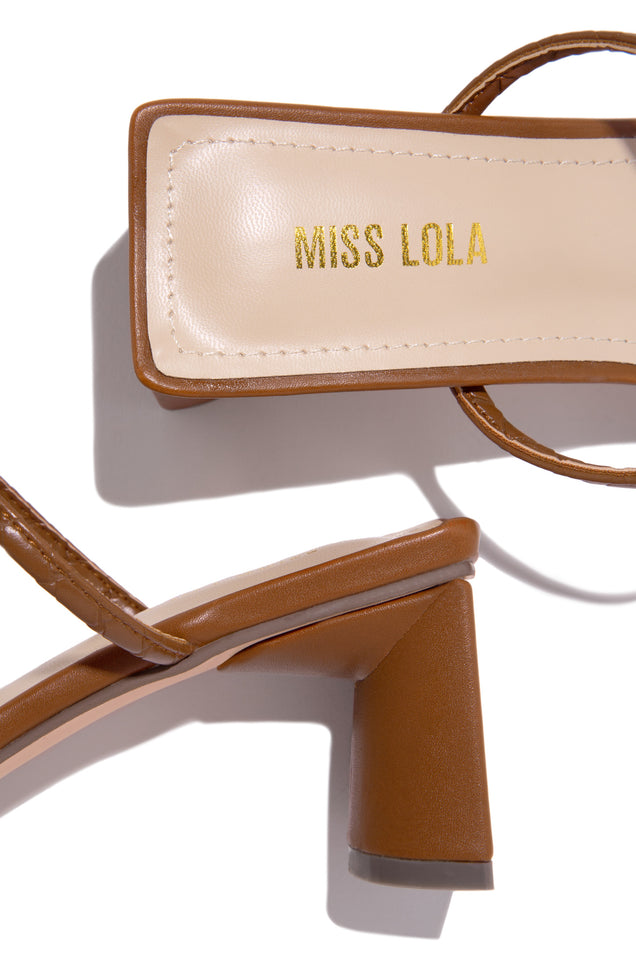 Load image into Gallery viewer, brown slip on chunky heel 
