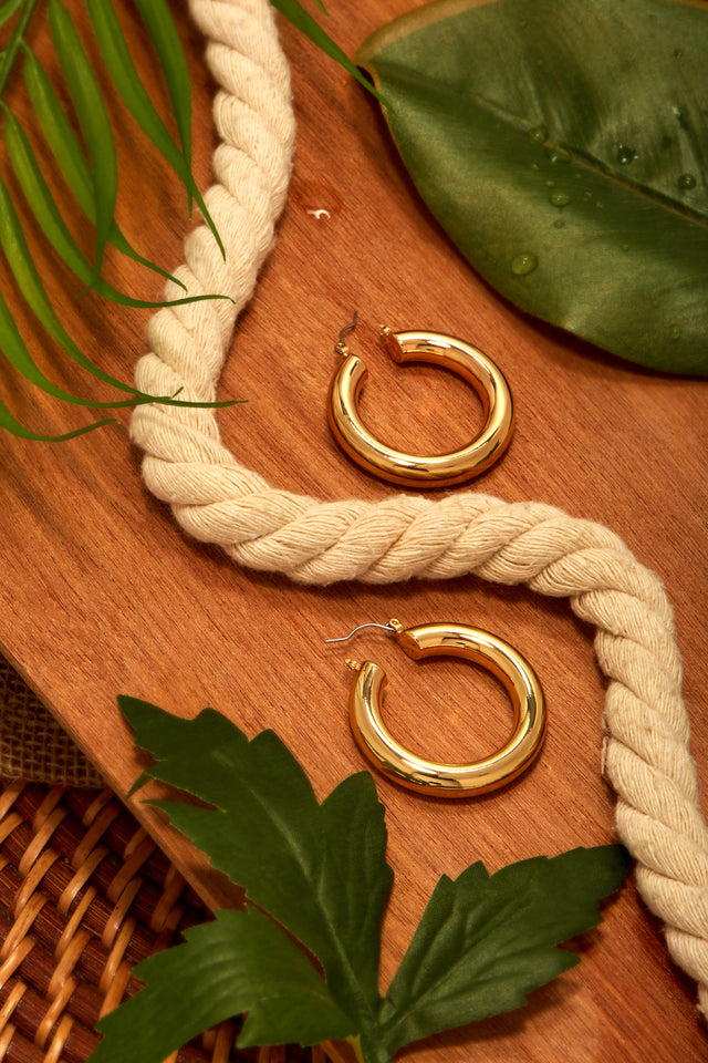 Load image into Gallery viewer, Gold-Tone Chunky Hoop Earring
