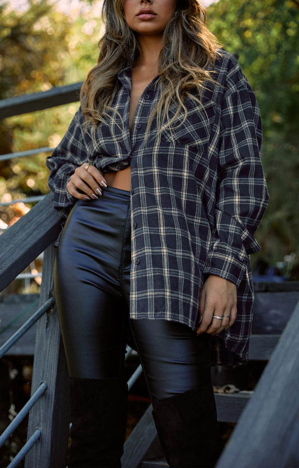 Load image into Gallery viewer, Navy Plaid Oversized Fit Top
