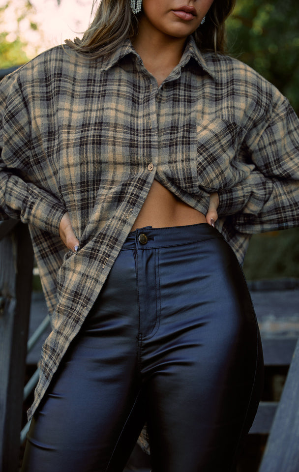 Load image into Gallery viewer, Plaid Button Up Top
