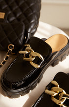 Load image into Gallery viewer, Black Slip On Flats
