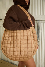Load image into Gallery viewer, Women Wearing Nude Puff Bag
