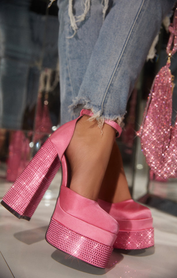 Load image into Gallery viewer, Women Wearing Pink Platform Chunky Heels
