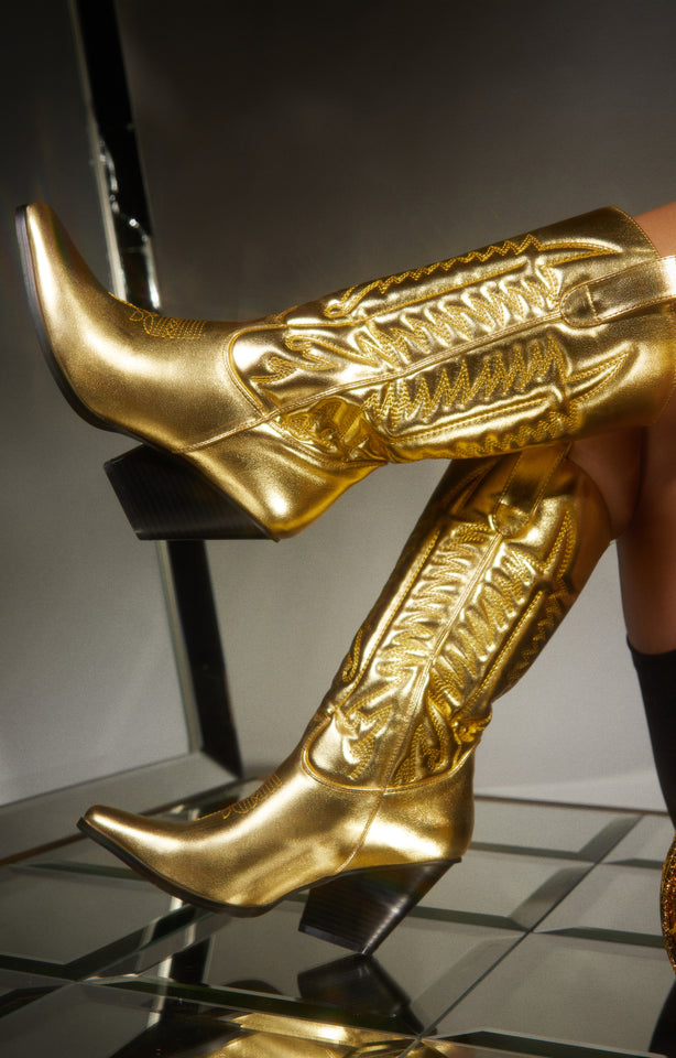 Load image into Gallery viewer, Model Wearing Gold Boots
