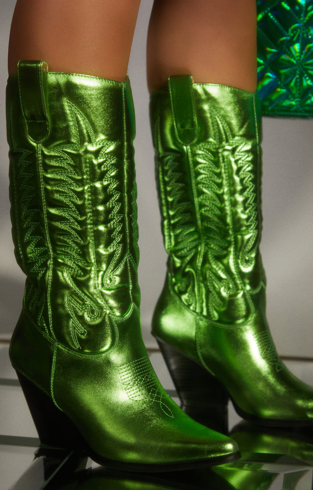 Load image into Gallery viewer, Model Wearing Green Boots
