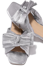Load image into Gallery viewer, Sliver-Tone Slide Sandals

