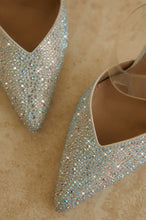Load image into Gallery viewer, Silver Pointed Pumps 

