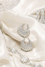 Load image into Gallery viewer, Silver Tone Earring 

