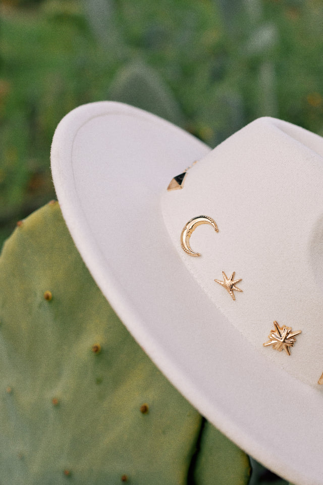 Load image into Gallery viewer, Faux Suede Ivory Western Hat
