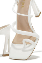 Load image into Gallery viewer, Dreamy Romance - White
