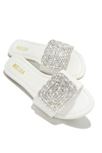 Load image into Gallery viewer, Beach Cocktail Embellished Slip On Sandals - White

